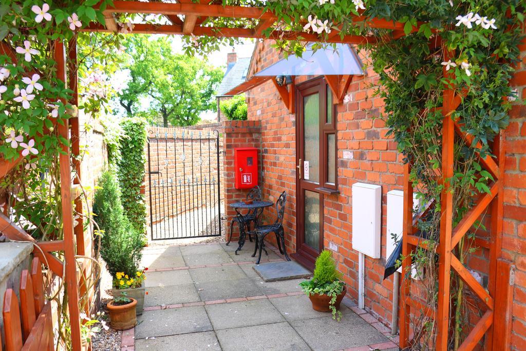 Eagles Guest House Lincoln Exterior photo